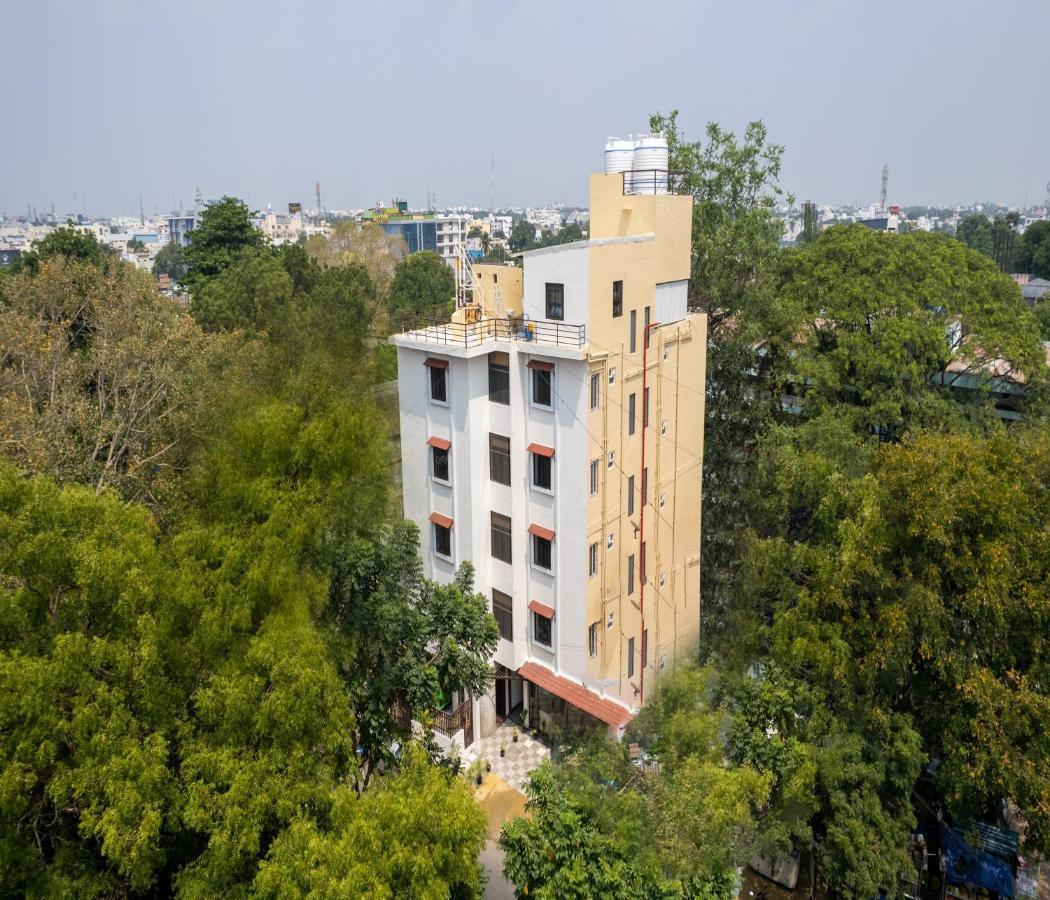 Hotel Vinayaga Tiruppur Exteriör bild