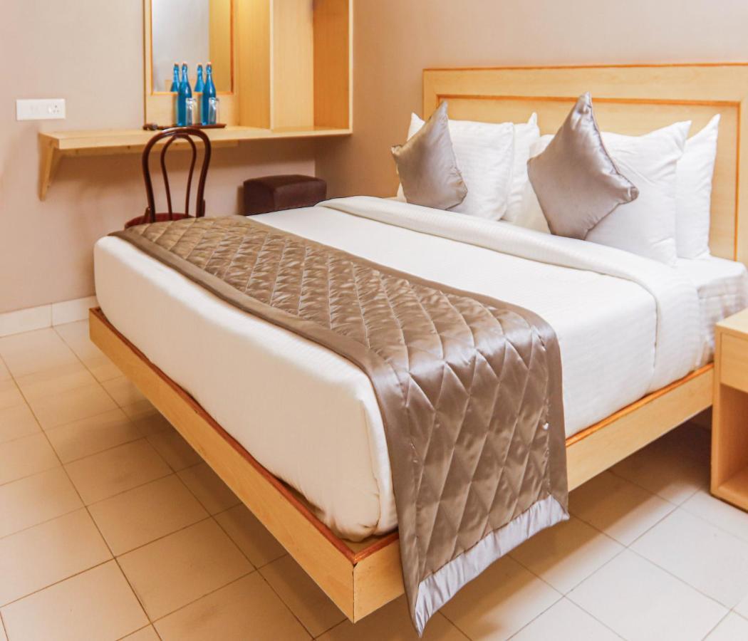 Hotel Vinayaga Tiruppur Exteriör bild